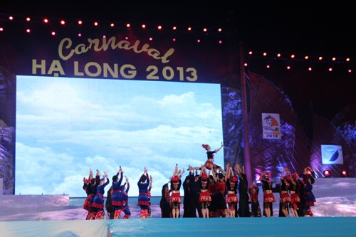Ha Long hosts 2013 Carnival with extravagant opening ceremony - ảnh 1